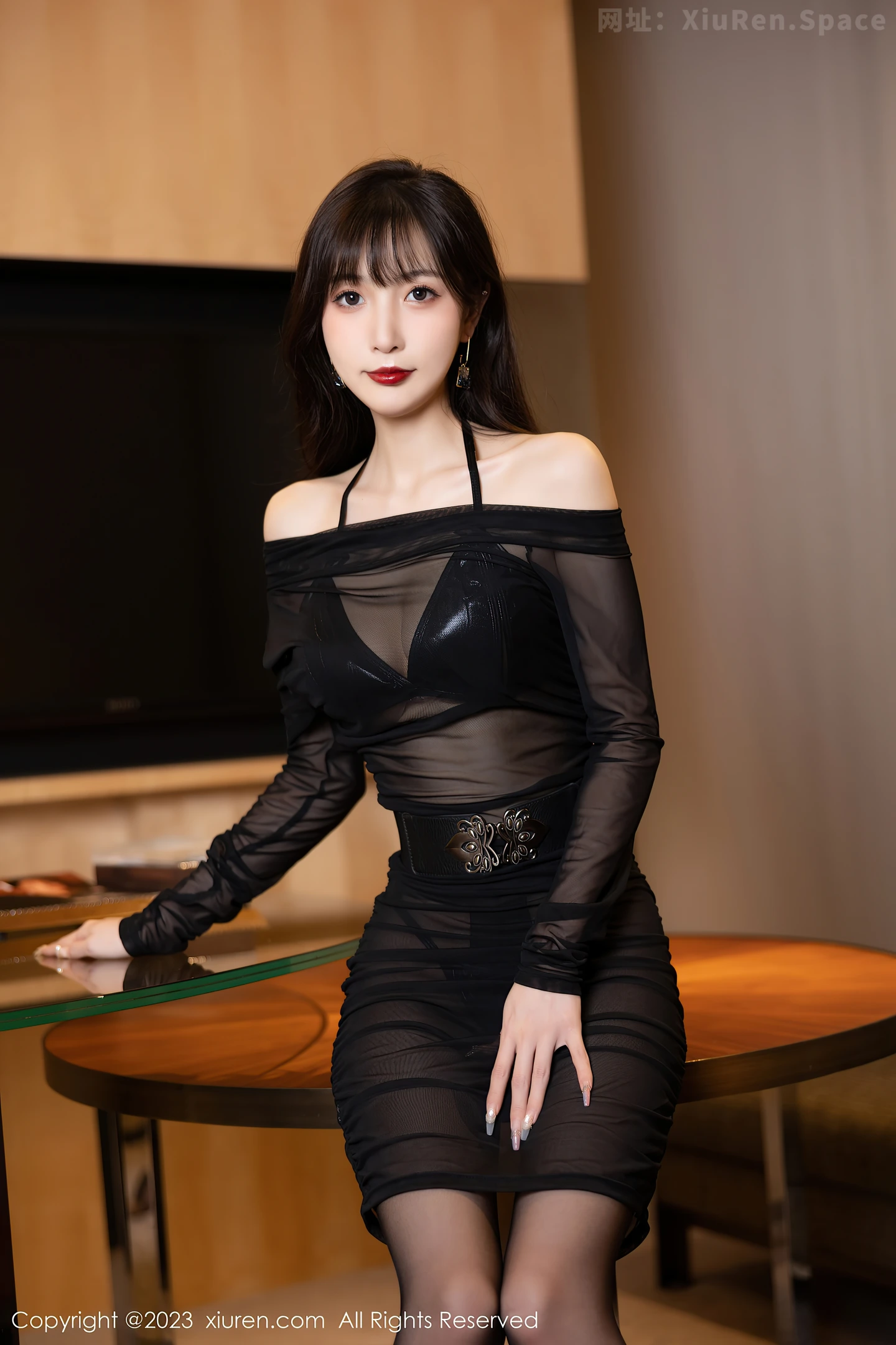 图片[3]-[XiuRen秀人网]2023.02.20 VOL.6291 波巧酱 粉色紧身上衣加瑜伽裤性感私房写真集-秀人网官方网站